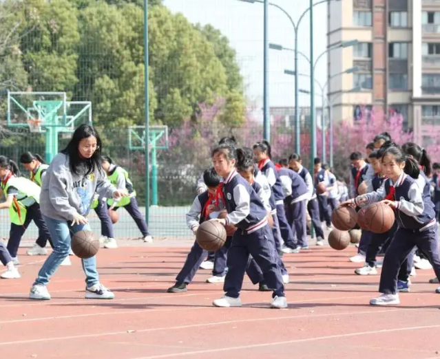 自主活动三段式全时段锻炼形式让运动成为校园日子的主旋律