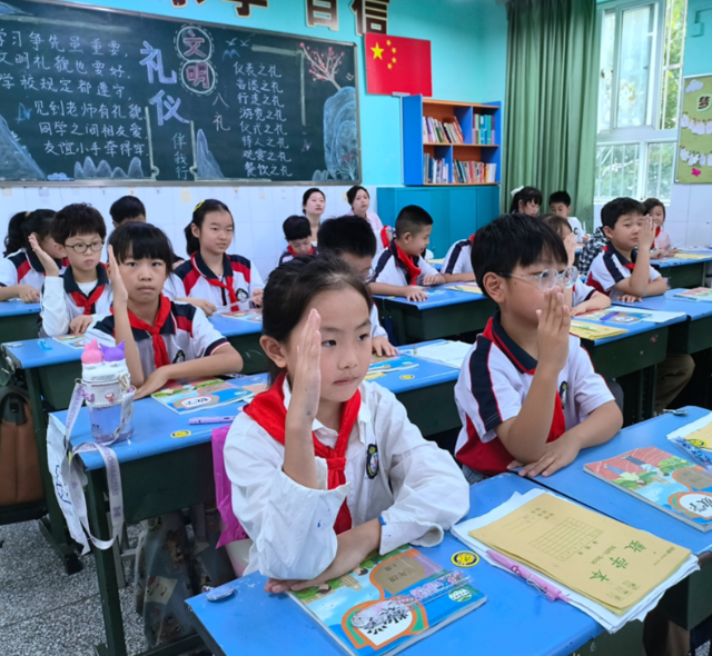 变革试点在较早发动编制专门校园管理办法及专门教育学生入校 变革试点在较早发动编制专门校园管理办法及专门教育学生入校